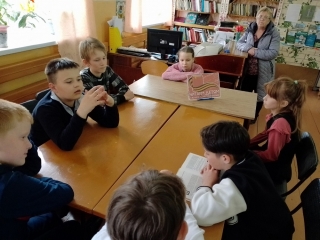 Акция «Читаем детям о войне» для учеников начальных классов Саркузской школы
