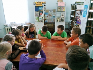 Урок памяти «Мы читаем о войне» в Чеканской библиотеке