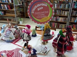 Персональная выставка «Кукольный мир» в Дебёсской библиотеке